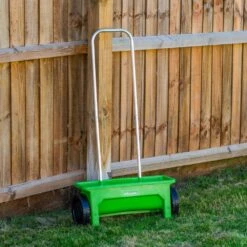Woodside 12L Garden Lawn Seed/Fertiliser Spreader Grass Weed Feed Salt Gritter -Serene Spaces 0SSHBUIH35I