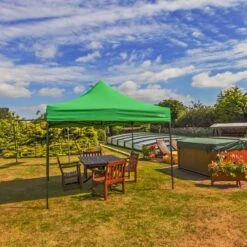 Woodside 3x3m Fully Waterproof, Heavy Duty Pop Up Gazebo + Carry Bag & Sand Bags -Serene Spaces X3BWSMO1KHC